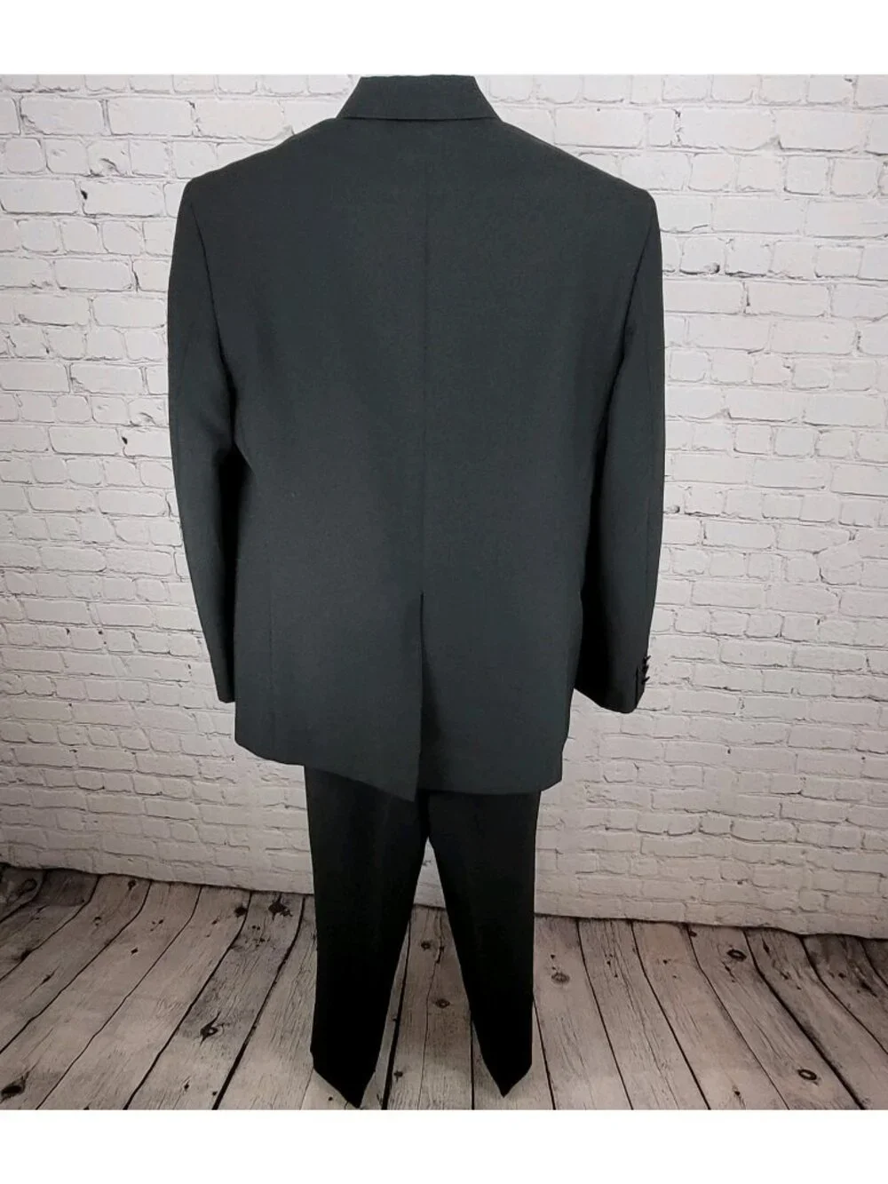 Formalwear Southeastern Black Tuxedo Suit Set Jacket Size 40R Pants 34R (32x33)